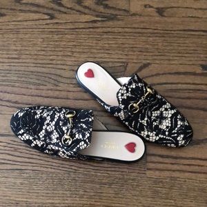 NWOT Gucci Lace Princeton Slides